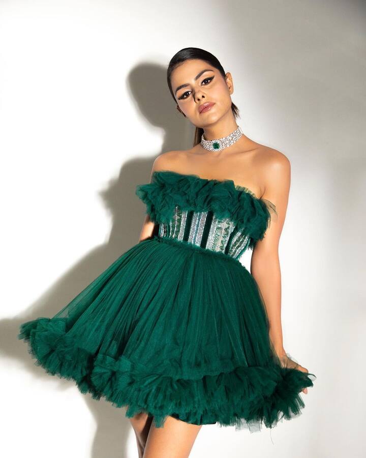 Priyanka Chahar Choudhary: प्रियंका चाहर चौधरी को भी मेकर्स ने KKK 13 का ऑफर दिया था. रिपोर्ट्स के मुताबिक, पहले प्रियंका ने हामी भर दी थी, लेकिन अब वह शो का हिस्सा नहीं बनना चाहती हैं. कहा जा रहा है कि शायद कुछ बड़े प्रोजेक्ट्स के चलते उन्होंने ये कदम उठाया.