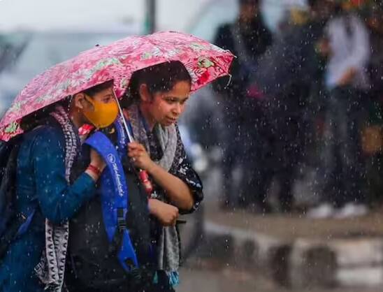 ਆਈਐਮਡੀ ਦੇ ਅਨੁਸਾਰ, ਪੇਨਿਨਸੁਲਰ ਭਾਰਤ ਦੇ ਨਾਲ-ਨਾਲ ਉੱਤਰ-ਪੱਛਮੀ ਭਾਰਤ ਦੇ ਕੁਝ ਹਿੱਸਿਆਂ ਵਿੱਚ ਆਮ ਮੀਂਹ ਦੀ ਸੰਭਾਵਨਾ ਹੈ।