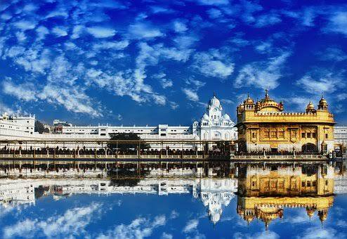 पंजाब : अगर आप पंजाबी हैं और एकदम देसी फोटोशूट कराना चाहते हैं, तो पंजाब के हरे भरे खेतों से बेहतरीन कुछ और नहीं होगा. जहां पर आप शादी से पहले अपना प्री वेडिंग शूट करवा सकते हैं.