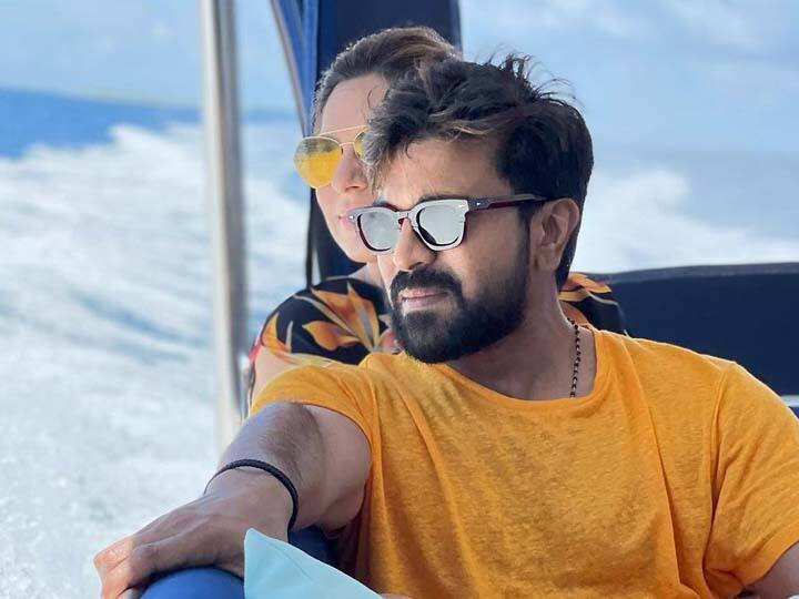 Ram Charan enjoys Maldives vacation with pregnant wife Upasana Konidela see photos पिता बनने से पहले पत्नी Upasana Konidela संग मालदीव पहुंचे Ram Charan, कपल की वेकेशन फोटोज़ आईं सामने