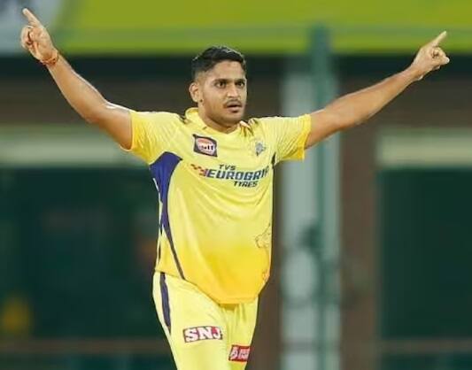 તુષાર દેશપાંડેએ IPL 2020માં ડેબ્યૂ કર્યું હતું. તે પછી તે દિલ્હી કેપિટલ્સનો ભાગ હતો. તેણે 2020 IPLમાં દિલ્હી માટે 5 મેચ રમી જેમાં ત્રણ વિકેટ લીધી. આ પછી તુષાર 2022માં CSK ટીમ સાથે જોડાયો હતો.