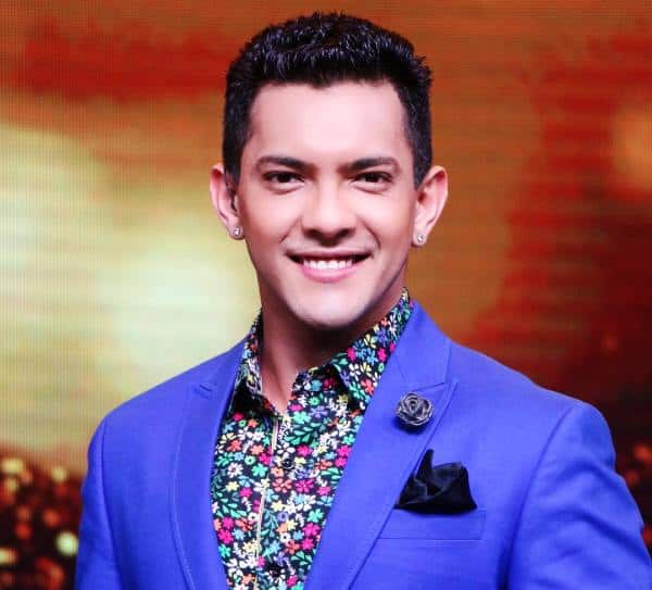 कुटुंबियांसोबत जास्तीत जास्त वेळ घालवण्यासाठी आदित्यने सोशल मीडियाला रामराम ठोकला आहे.