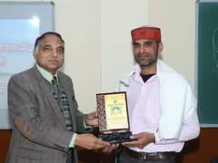 हिमाचल में सिक्योरिटी गार्ड बना म्यूजिक का असिस्टेंट प्रोफेसर, कड़ी मेहनत और लगन से पूरा किया पिता का सपना