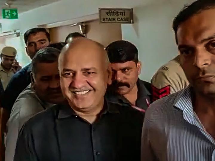 Delhi Excise Policy: मनीष सिसोदिया की पत्नी की तबीयत खराब वाली दलील पर ED ने कहा- 'जिस व्यक्ति के पास 18 पोर्टफोलियो रहे हों और...' Manish Sisodia Bail Hearing In Delhi Liquor Policy Case ED CBI Delhi Excise Policy: मनीष सिसोदिया की पत्नी की तबीयत खराब वाली दलील पर ED ने कहा- 'जिस व्यक्ति के पास 18 पोर्टफोलियो रहे हों और...'