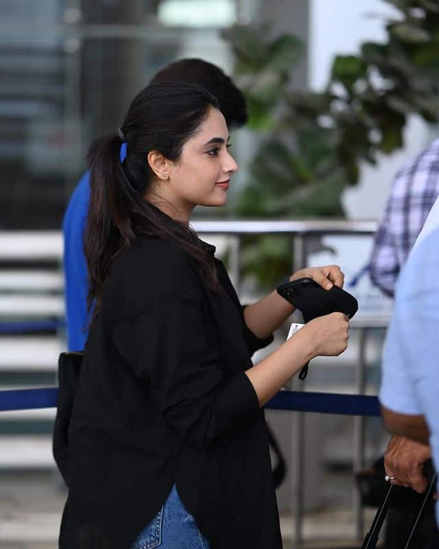கேப்டன் மில்லர் படத்தின் ஷூட்டிங்கிலும், பிரியங்கா பிசியாக உள்ளார்.