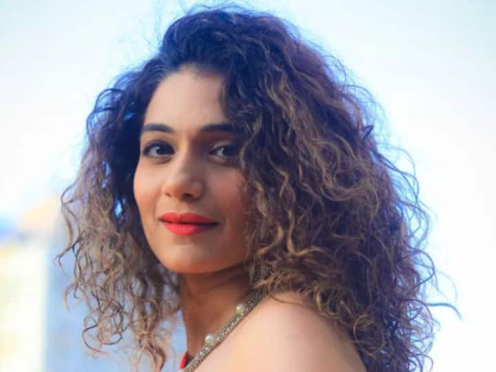 Urmilla Kothare  : 'तुझेच मी गीत गात आहे' मालिकेतला उर्मिलाचा अंदाज आजवर तिने साकारलेल्या भूमिकांपेक्षा वेगळा आणि हटके आहे.