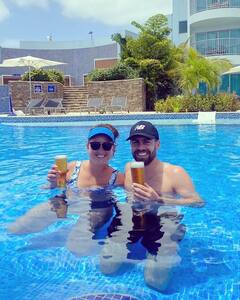 PHOTO: दिल्ली कैपिटल्स के गेंदबाज एनरिक नॉर्खिया की पत्नी है टीचर, खूबसूरती के मामले में नहीं किसी कम