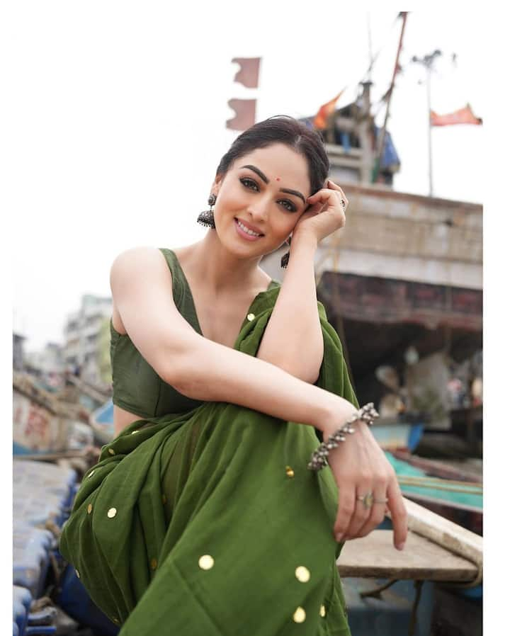 Sandeepa Dhar Photo: સલમાન ખાનની ફિલ્મ દબંગ 2 કેમિયો કરનાર અભિનેત્રી સંદીપા ધર તેના લુકકે કારણે હંમેશા ચર્ચામાં રહે છે. તાજેતરમાં અભિનેત્રી કેટલીક તસવીરો શેર કરી છે.