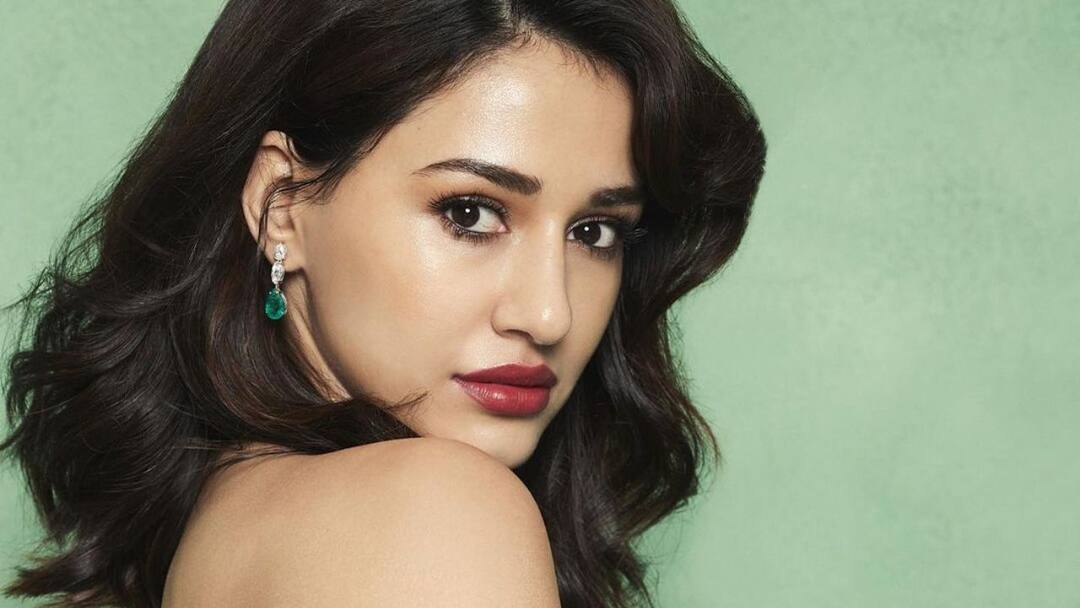 दिशा पटानी का कौनसा वीडियो हो रहा वायरल, जिसको लेकर ट्रोल हो रहीं एक्ट्रेस, आखिर क्या है पूरा माजरा Disha Patani was badly trolled for wearing a mini frock, fans asked these questions दिशा पटानी का कौनसा वीडियो हो रहा वायरल, जिसको लेकर ट्रोल हो रहीं एक्ट्रेस, आखिर क्या है पूरा माजरा