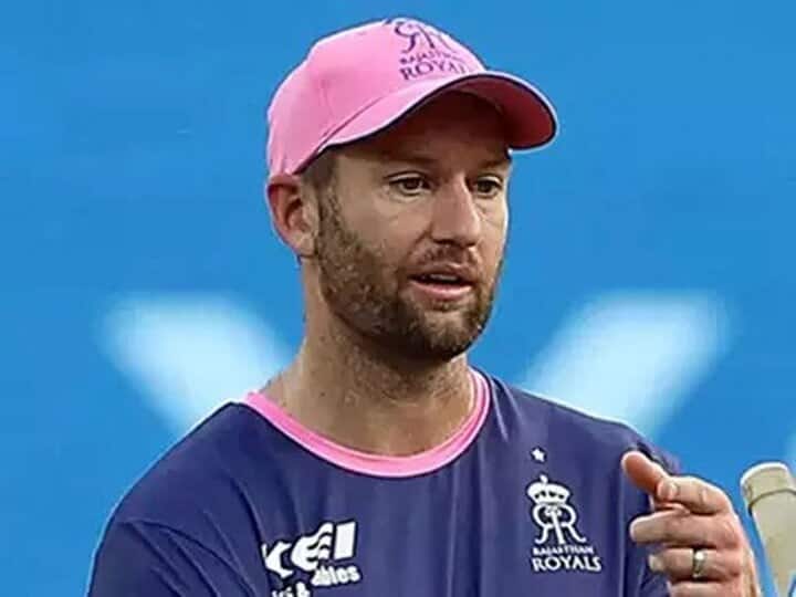 অজি তারকা পেসার অ্যান্ড্রু টাই রয়েছেন তালিকায়। তিনি আইপিএলে রাজস্থান রয়্যালসের জার্সিতে খেলেছেন। ৩ বার মোট হ্যাটট্রিক করেছেন এই ফর্ম্যাটে।