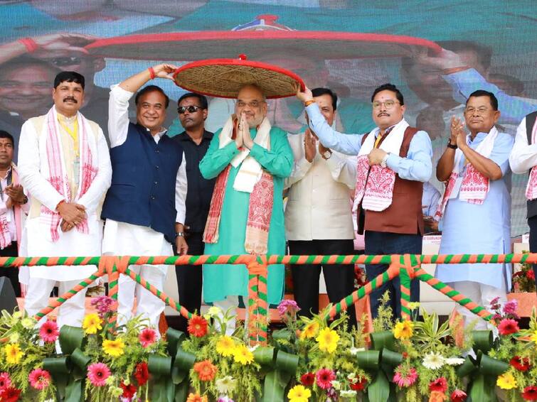 Union Home Minister Amit Shah said at an event held in Dibrugarh that the BJP will win more than 300 constituencies in 2024  election Amit Shah: ’பிரதமர் மோடியை எவ்வளவு மோசமாக விமர்சிக்கிறார்களோ அந்த அளவுக்கு பாஜக வளரும்’ - அமித்ஷா பேச்சு