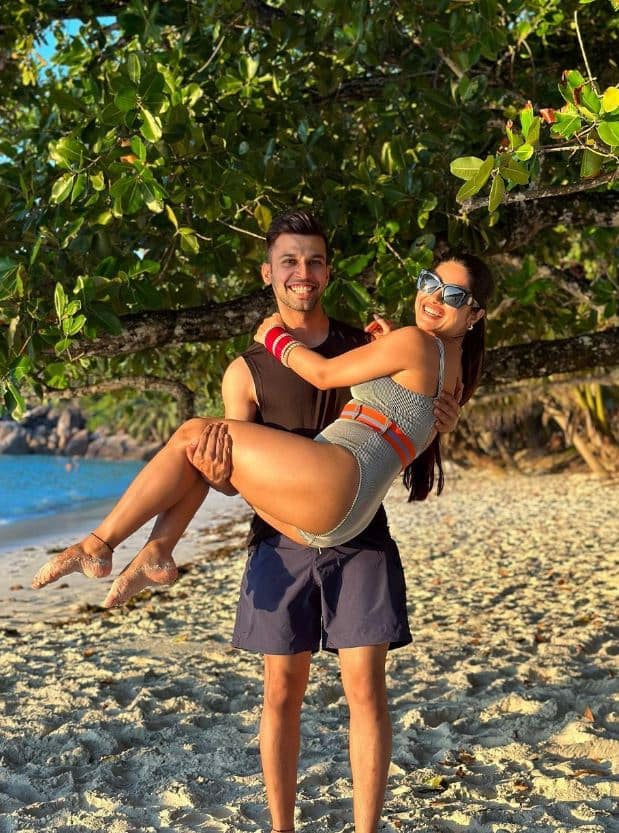 આ દિવસોમાં કૃષ્ણા મુખર્જી તેના પતિ સાથે હનીમૂન પર વિદેશ ગઈ છે.