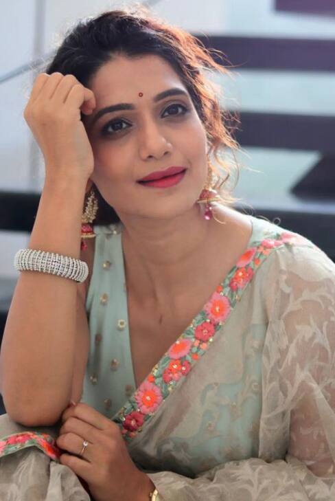 आता उर्मिला 'तुझेच मी गीत गात आहे' या मालिकेत एका नव्या भूमिकेत प्रेक्षकांच्या भेटीला येणार आहे.