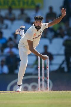 PHOTOS: पिता चलाते थे ऑटो, मां दूसरे घर जाकर करती थीं काम, कुछ ऐसी है RCB के मोहम्मद सिराज की कहानी