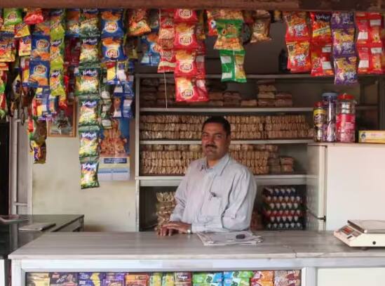 how-much-shopkeeper-earns-on-selling-a-pack-of-chips-know-here ਜਿਹੜਾ ਚਿਪਸ ਦਾ ਪੈਕੇਟ ਤੁਸੀਂ 20 ਰੁਪਏ 'ਚ ਖਰੀਦਦੇ ਹੋ, ਦੁਕਾਨਦਾਰ ਕਿੰਨੇ ਰੁਪਏ 'ਚ ਖਰੀਦਦਾ? ਜਾਣੋ