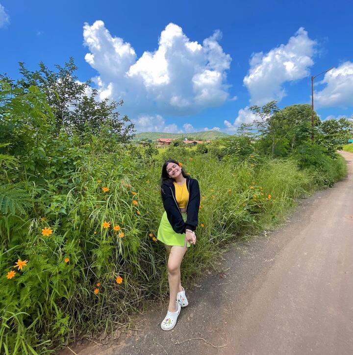 दरअसल हम बात कर रहे हैं छोटी सी उम्र में शानदार कॉमेडी से दर्शकों दिल जीतने वाली सलोनी दैनी की. जिन्होंने ना सिर्फ कॉमेडी शो बल्कि हिंदी और मराठी फिल्मों में भी काम किया है.