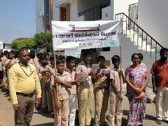 கரூர் ராயனூர் அரசு பள்ளி மாணவர்கள் வித்தியாசமான முறையில் மாணவர் சேர்க்கை