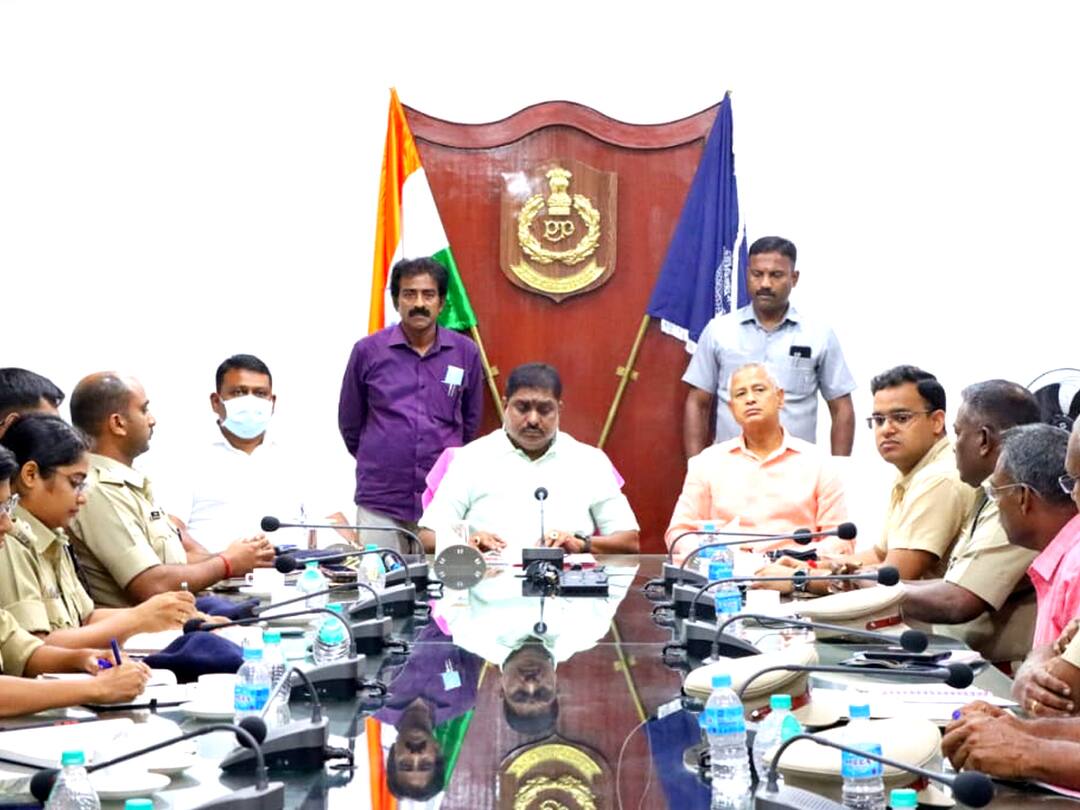 புதுச்சேரியில் சுற்றுலா பயணிகளுக்கு தொல்லை கொடுக்கும் காவலர்கள்.. அமைச்சர் நமச்சிவாயம் எச்சரிக்கை