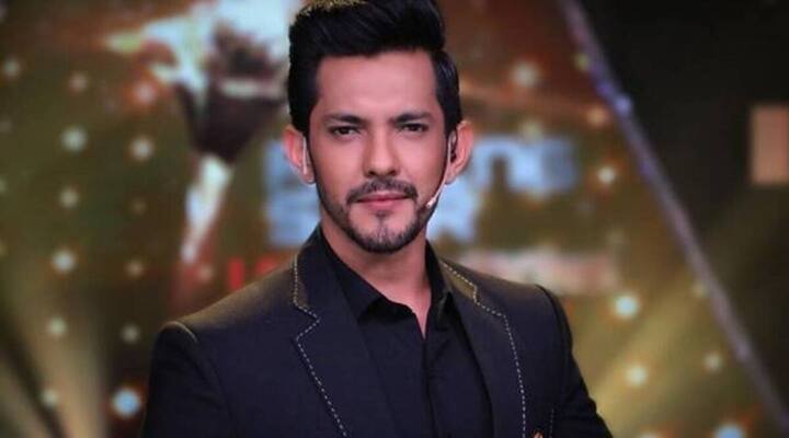 Aditya Narayan : बॉलिवूडचा लोकप्रिय गायक आदित्य नारायणने सोशल मीडियाला रामराम ठोकला आहे.