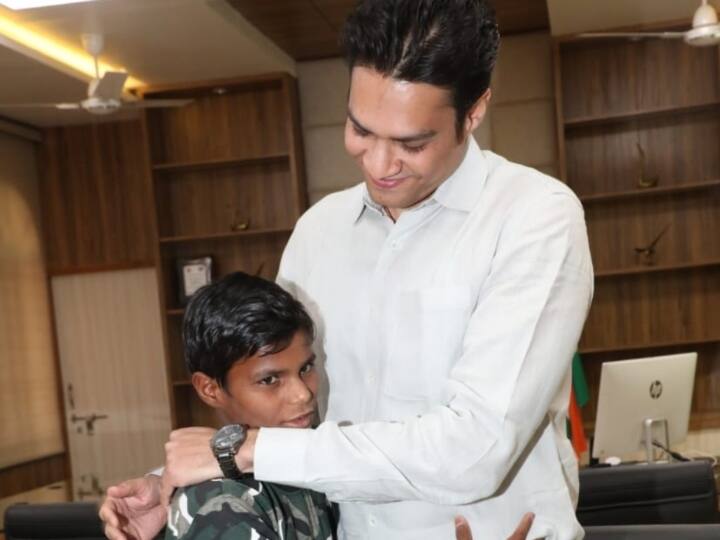 MP News: बहराइच के मासूम इमरान के लिए फरिश्ता बने कटनी डीएम, 6 महीने बाद परिवार से मिलाया Katni collector Finds Child Imran Family in Bahraich after 6 months of missing Aadhaar Card Data Helped ANN MP News: बहराइच के मासूम इमरान के लिए फरिश्ता बने कटनी डीएम, 6 महीने बाद परिवार से मिलाया