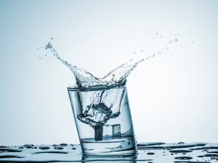 गर्मियों में राहत नहीं आफत बन सकता है आपके लिए ठंडा पानी...झेलनी पड़ सकती हैं ये 6 परेशानी