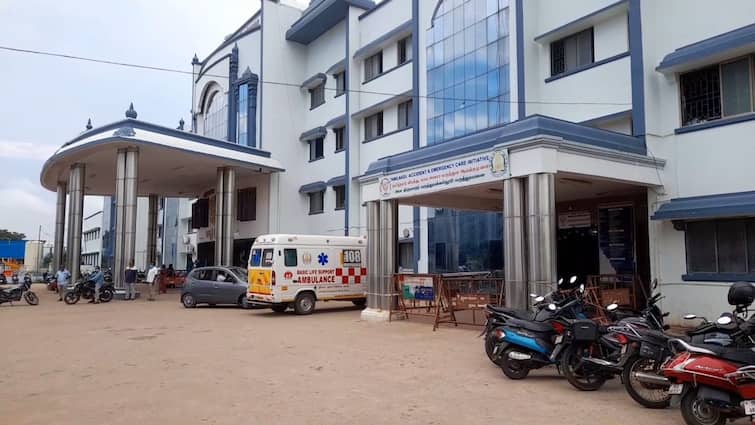 Thiruvarur Covid 19 Update Today 10 new coronavirus cases confirmed Tiruvarur district 57 persons were hospitalized TNN Thiruvarur Covid 19 Update: திருவாரூர் மாவட்டத்தில் புதியதாக இன்று 10 பேருக்கு கொரோனா  உறுதி
