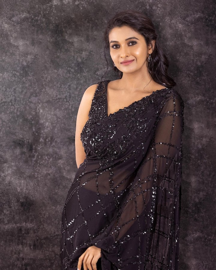 ప్రియ తెలుగు చిత్రాలతో పాటు తమిళ చిత్రాలలోనూ  నటిస్తోంది.