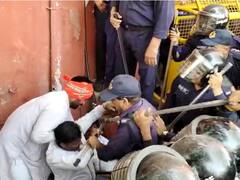 BJP की जन आक्रोश यात्रा में ज्ञापन देने गए विधायकों पर लाठीचार्ज, गुस्साए नेता बैठे धरने पर
