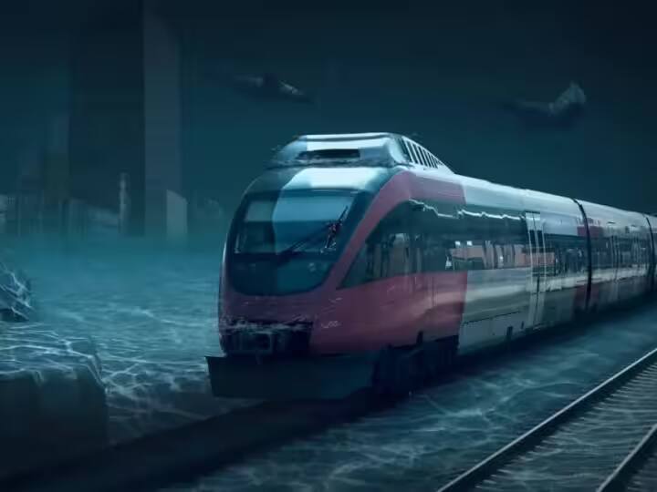 Indias first underwater section of Kolkata metro will soon start train testing Underwater Metro : भारतात पहिल्यांदाच पाण्याखालून धावणार मेट्रो; कोलकाता मेट्रोकडून लवकरच अंडरवॉटर मेट्रोची चाचणी होणार