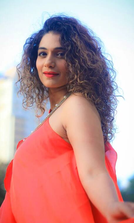 उर्मिलाने 'तुझेच मी गीत गात आहे' या मालिकेत आधी स्वराच्या आईचं म्हणजेच वैदेहीचं पात्र साकारलं होतं.