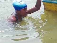 In Pics: छत्तीसगढ़ की चंद्रकला ने 15 साल की उम्र में 8 घंटे तक लगातार की स्विमिंग, बनाया वर्ल्ड रिकॉर्ड