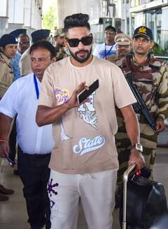 PHOTOS: पिता चलाते थे ऑटो, मां दूसरे घर जाकर करती थीं काम, कुछ ऐसी है RCB के मोहम्मद सिराज की कहानी