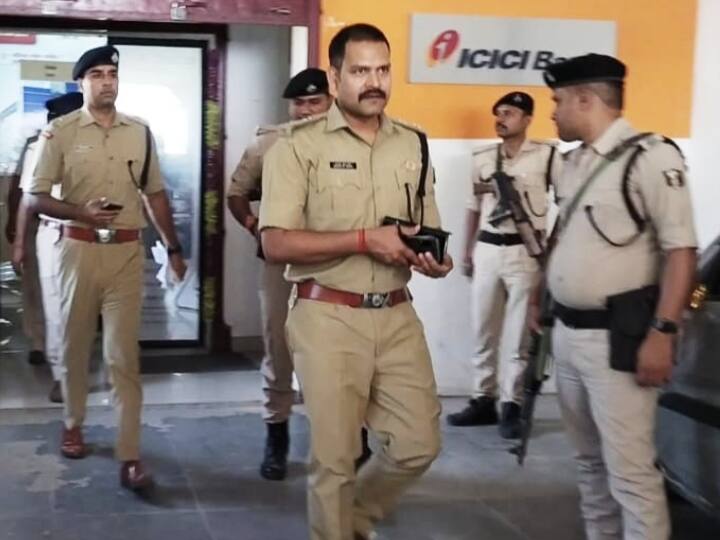 Motihari ICICI Bank Loot of 48 Lakh Rupees from Chakia Kesaria Road Branch by Criminals ann Motihari ICICI Bank Loot: बिहार के मोतिहारी में 48 लाख की लूट, बदमाशों ने महिला ग्राहक से भी पैसे और उसके गहने छीने