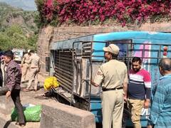 जम्मू कश्मीर के उधमपुर में सड़क हादसा, मिनी बस पलटने से 27 यात्री घायल, 5 की हालत गंभीर