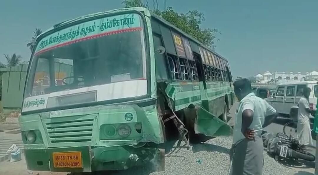 Thiruvarur: Government bus collides with two-wheelers in succession in accident TNN திருவாரூர்: அரசுப் பேருந்து அடுத்தடுத்து இரு சக்கர வாகனங்களில் மோதி விபத்து - உயிர்த்தப்பிய குழந்தை