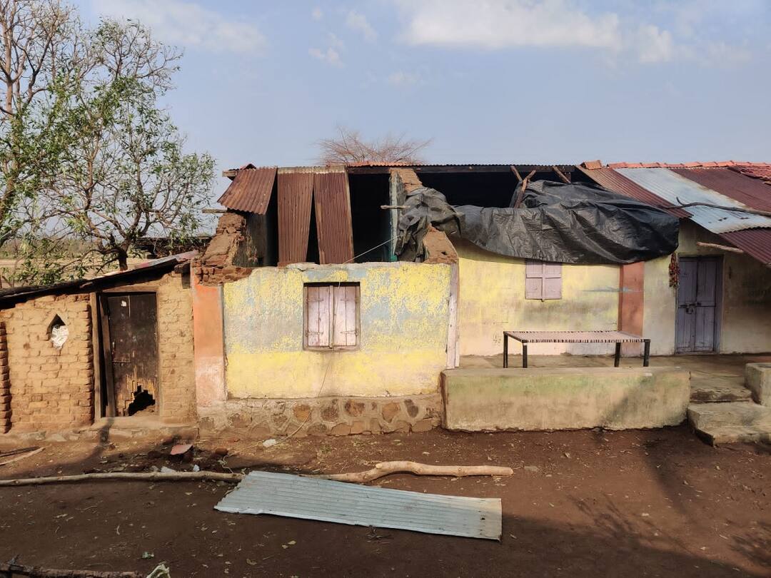 Nashik News: अवकाळीनं होत्याच नव्हतं केलं, आमदार परदेश दौऱ्यावर; ग्रामस्थांकडून नाराजी unseasonal rains in nashik hits farming crops farmers angry over affect Nashik Maharashtra Nashik News: अवकाळीनं होत्याच नव्हतं केलं, आमदार परदेश दौऱ्यावर; ग्रामस्थांकडून नाराजी