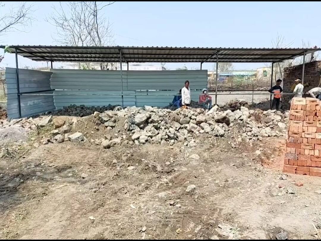 मुख्यमंत्री बोले, प्रशासन हाले... मुख्यमंत्र्यांनी आदेश दिला अन् उघड्यावर संसार आलेल्यांना 24 तासांच्या आत मिळाली पक्की घरं Ahmednagar CM Eknath Shinde gave an order and got fixed houses within 24 hours Unseasonal Rain मुख्यमंत्री बोले, प्रशासन हाले... मुख्यमंत्र्यांनी आदेश दिला अन् उघड्यावर संसार आलेल्यांना 24 तासांच्या आत मिळाली पक्की घरं