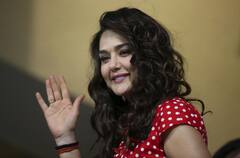 Preity Zinta ने बोला सच, मेरी बेटी को जबरदस्ती किया किस, व्हीलचेयर पर Harass करने आया | ENT LIVE