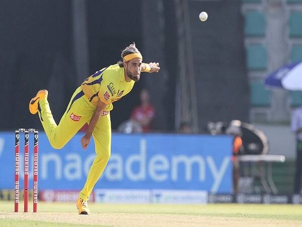 দক্ষিণ আফ্রিকার অভিজ্ঞ লেগস্পিনার ইমরান তাহির রয়েছেন তালিকায়। তিনি ৩ বার হ্যাটট্রিক করেছেন।
