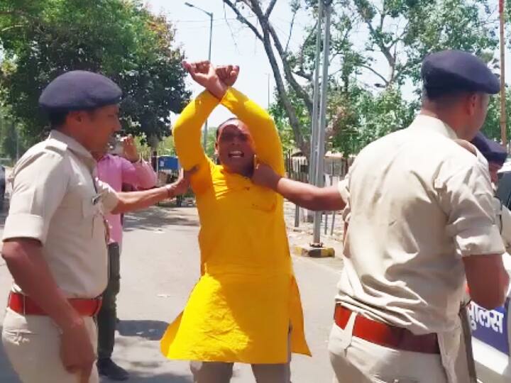 Bihar Teacher Recruitment 2023 Candidates Protests in Patna Police Dragged Them While Protesting ANN Bihar Sikshak Niyamawali 2023: नई नियमावली पर पटना में फिर प्रदर्शन, शिक्षक अभ्यर्थियों को घसीटते हुए ले गई पुलिस
