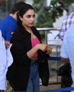 Priyanka Mohan: 'மெழுகு டாலு நீ..அழகு ஸ்கூலு நீ..’ சென்னை விமான நிலையத்தில் டான் பட நாயகி..என்னவாக இருக்கும்?