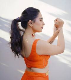 Srushti Dange : ஆரஞ்சு பழம் போல் மினுக்கும் கன்னக்குழி அழகி ஸ்ருஷ்டி டாங்கே!