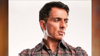 Sonu Sood: 2500 rice used tomade a portrayed of Sonu sood, know what happened with this rice Sonu Sood: ২৫০০ কেজি চাল দিয়ে ফুটিয়ে তোলা হল সোনু সুদের প্রতিকৃতি, ভিডিও শেয়ার করলেন আপ্লুত অভিনেতা