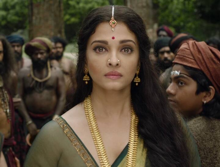 கல்கியின் ‘பொன்னியின் செல்வன்’ நாவலைத் தழுவி மணிரத்னம் பொன்னியின் செல்வன் படத்தை இயக்கியுள்ளார்.