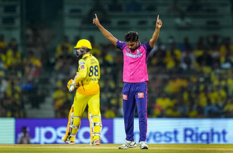 ipl 2023 know who is sandeep sharma unsold player in auction beat ms dhoni csk on last ball IPL 2023 :  धोनीला अखेरच्या चेंडूवर षटकार ठोकू न देणारा संदीप शर्मा आहे तरी कोण?