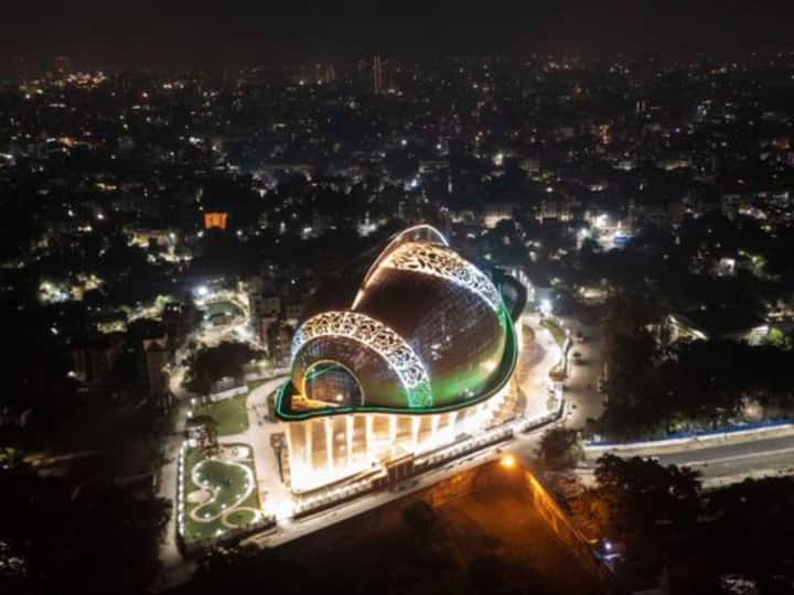 Dhanadhanyo Auditorium, an indoor facility in Kolkata's Alipore, was inaugurated on Thursday by West Bengal chief minister Mamata Banerjee. It has been worked at an expense of ₹ 440 crore, as per a tweet posted by Mamata on her official account.