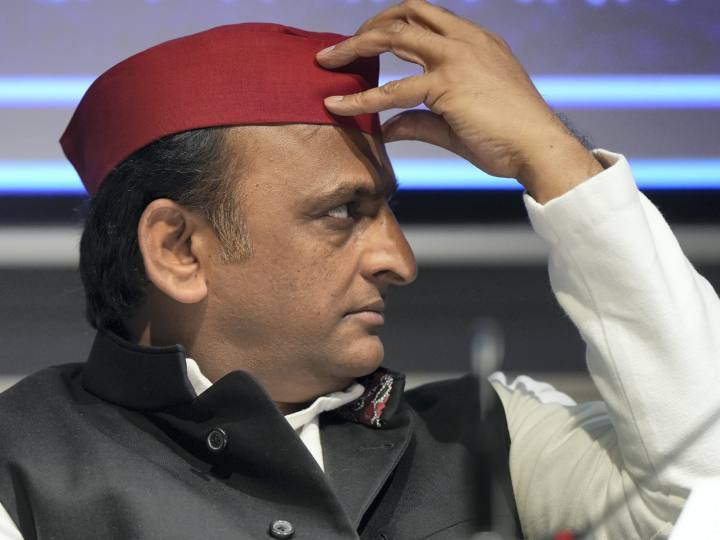 Akhilesh Yadav Reaches Mhow Ahead of Ambedkar Jayanti Targets BJP Government Brings Constition in Danger ANN MP Politics: अंबेडकर जयंती से पहले महू पहुंचे अखिलेश यादव, बोले- 'जब तक BJP सत्ता में रहेगी, संविधान पर खतरा...'