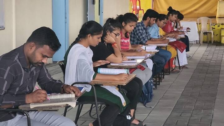 बाबासाहेब आंबोडकरांना शिक्षणाची आवड होती. त्यामुळे विद्यार्थ्यांनी थेट 18 तास सलग अभ्यास करण्याता निश्चय केला आहे.