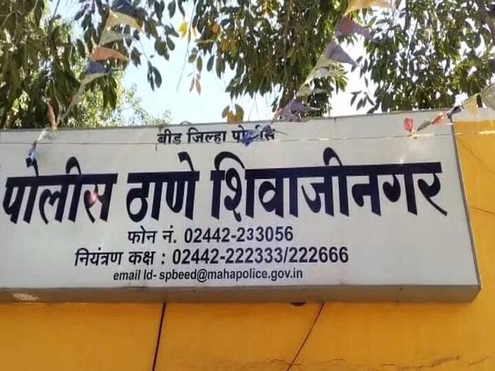 Beed News NCP MLA Sandeep Kshirsagar father shocked Kicked out of house Maharashtra तुमच्या बहिणींना घरी का येऊ दिले? राष्ट्रवादीच्या आमदाराकडून वडिलांना धक्काबुक्की, घराबाहेर हाकलून दिले