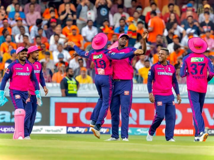 IPL 2023: संजू सैमसन पर भारी पड़ी धोनी की सीएसके के खिलाफ जीत, चुकाने पड़ेंगे लाखों रुपये ipl 2023 rajasthan royals captain sanju samson fined 12 lakh rupees For Slow Over rate checke detalis IPL 2023: संजू सैमसन पर भारी पड़ी धोनी की सीएसके के खिलाफ जीत, चुकाने पड़ेंगे लाखों रुपये